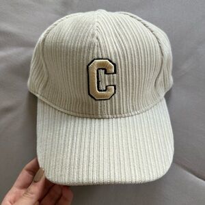 “C” Beige Baseball cap ⚾️🧢